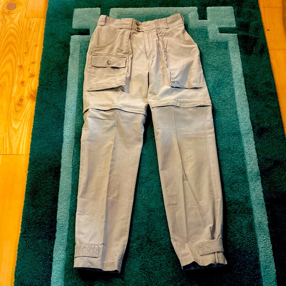 Banana Republic Cargo Pants size 29, 00% Cotton, Beige, unzips to shorts.